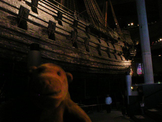 Mr Monkey looking up at the Vasa from keel level