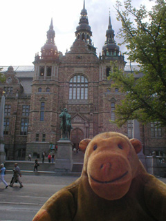Mr Monkey looking at the front of the Nordic Museum