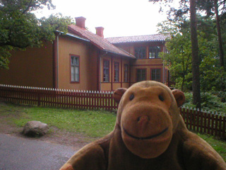 Mr Monkey outside the Brofästet Temperance Hall