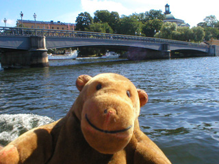 Mr Monkey about to go under the Skeppsholmsbron bridge