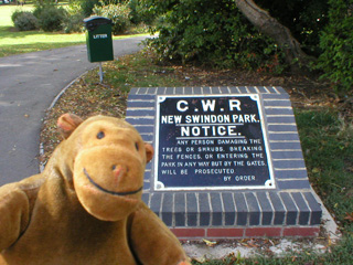 Mr Monkey examining a warning sign in Farringdon park