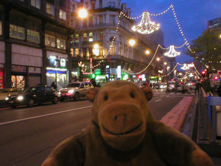 Mr Monkey crossing the Boulevard de Anspach