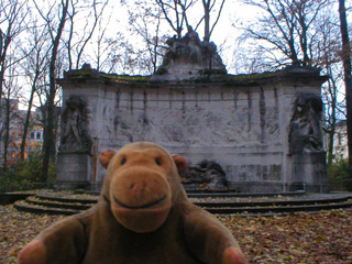 Mr Monkey in front of the Congo monument