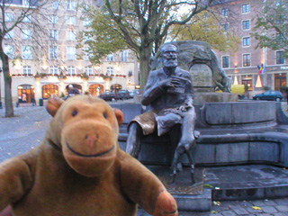 Mr Monkey with the statue of Charles Bul