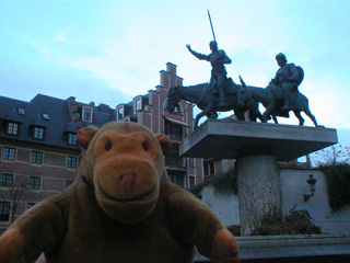 Mr Monkey beneath a statue of Don Quixote and Sancho Pansa