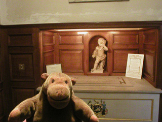 Mr Monkey looking at Sir Thomas Coram's tomb