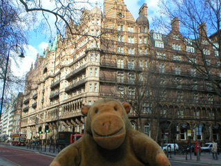 Mr Monkey outside the Russell Hotel