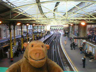 Mr Monkey looking down from the bridge over the platforms at Farringdon