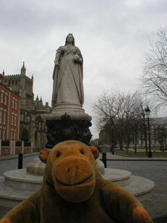 Mr Monkey looking at Queen Victoria outside the Marriot Royal