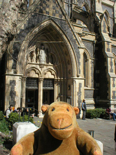 Mr Monkey approaching the south door of Southwark cathedral