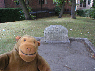 Mr Monkey looking at Dick Turpin's grave