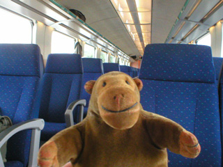 Mr Monkey aboard a train to Ostende