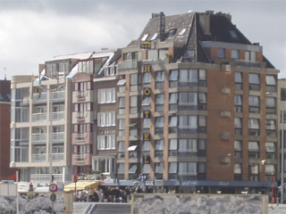 The Ter Kade hotel seen from the west pier