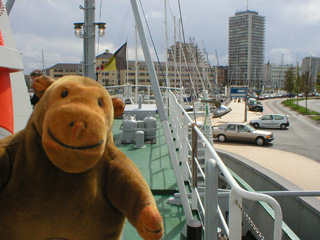 Mr Monkey looking down to the stern of the Amandine