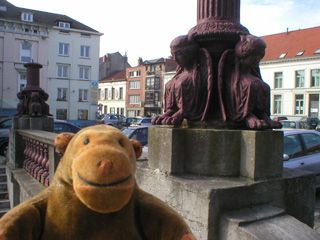 Mr Monkey looking at ornate lampposts on St-Amandplein
