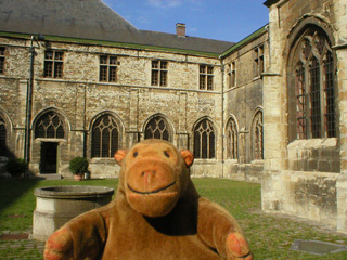 Mr Monkey in the central courtyard of St-Peter's abbey