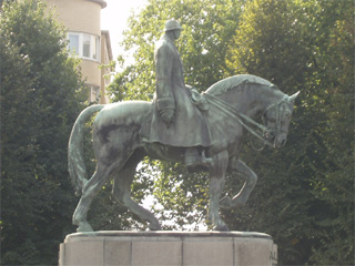 A statue of King Albert on a horse