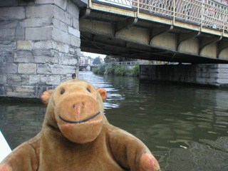 Mr Monkey on a boat next to the Grasbrug