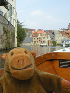 Mr Monkey entering the Ketelvest canal basin