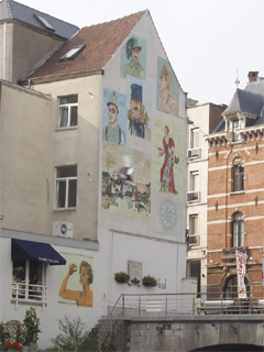 Murals on the building above the St Laurentplein tunnel