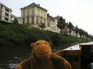 Mr Monkey looking at houses along the Muinkschelde