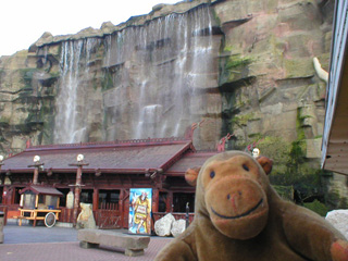 Mr Monkey looking at the waterfall outside the Valhalla ride